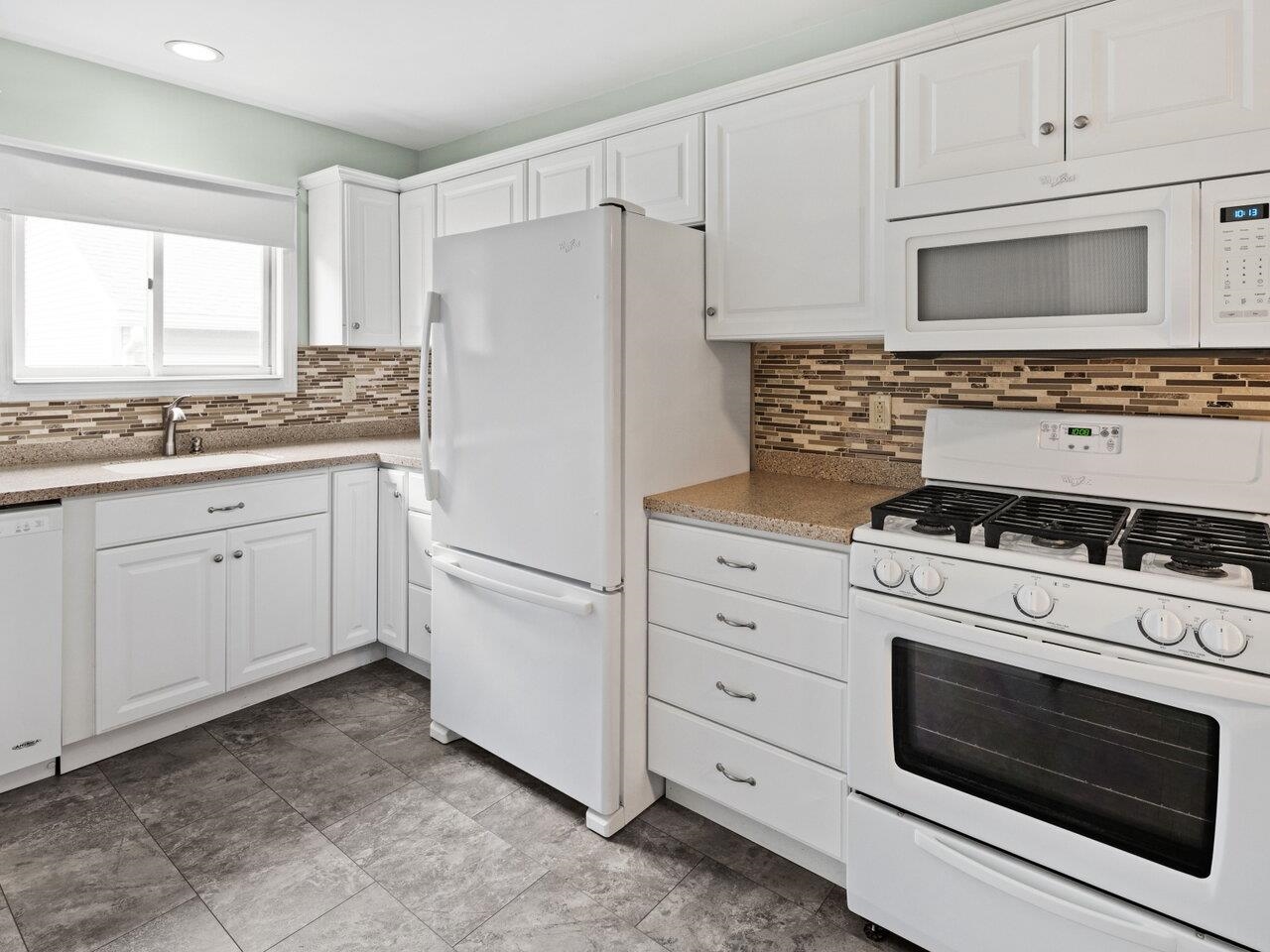 214 Locust Hill Road Shelburne, VT 05482 - Photo 3 of 23 Gallery Image 3