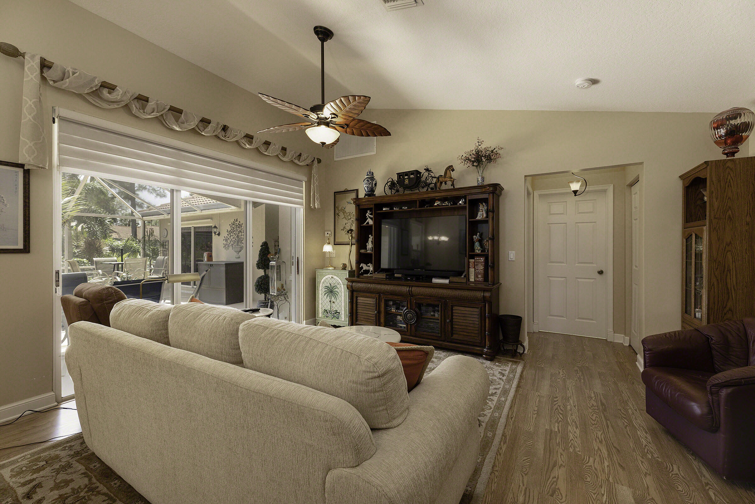 128 Cove Road Greenacres, FL 33413 - Photo 14 of 40 E05A2483