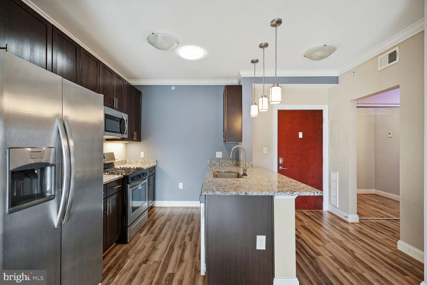 6301 Edsall Road, Unit 423 Alexandria, VA 22312 - Photo 7 of 21 Kitchen with granite & stainless steel
