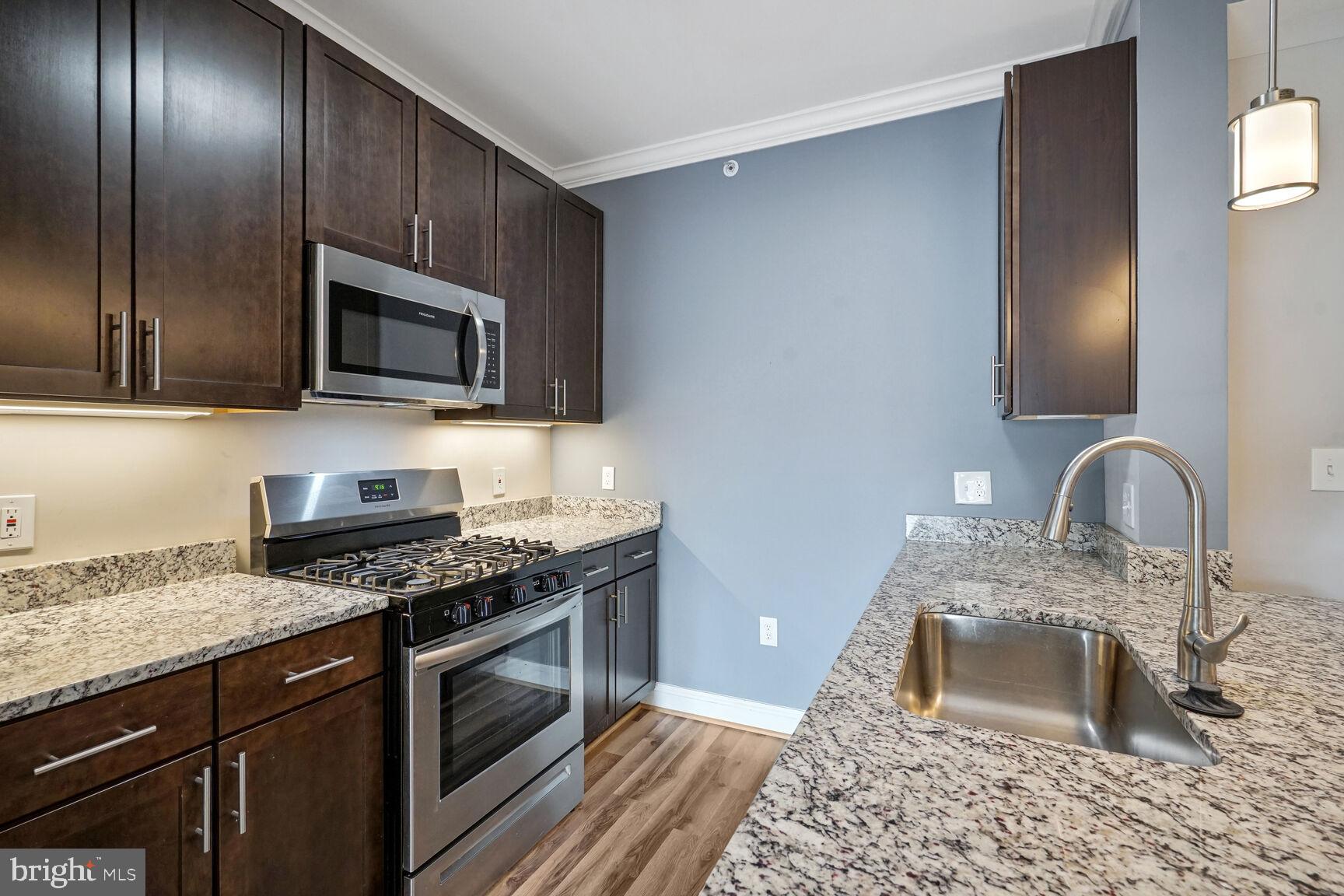 6301 Edsall Road, Unit 423 Alexandria, VA 22312 - Photo 8 of 21 Gas stove, built in microwave