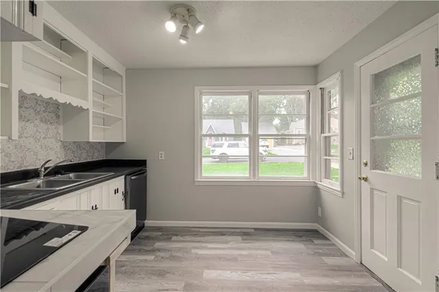 $159,900 | 2713 Windsor Avenue, Independence, MO 64052