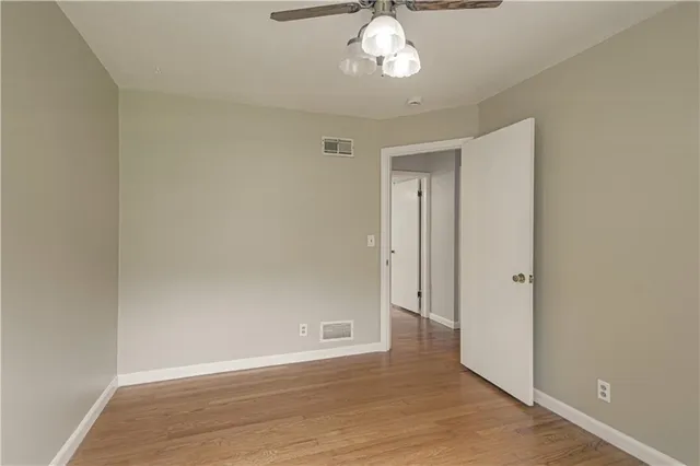 $159,900 | 2713 Windsor Avenue, Independence, MO 64052