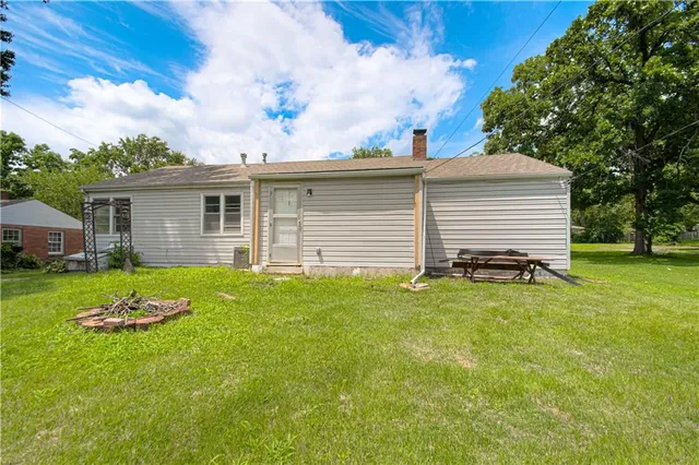 $159,900 | 2713 Windsor Avenue, Independence, MO 64052