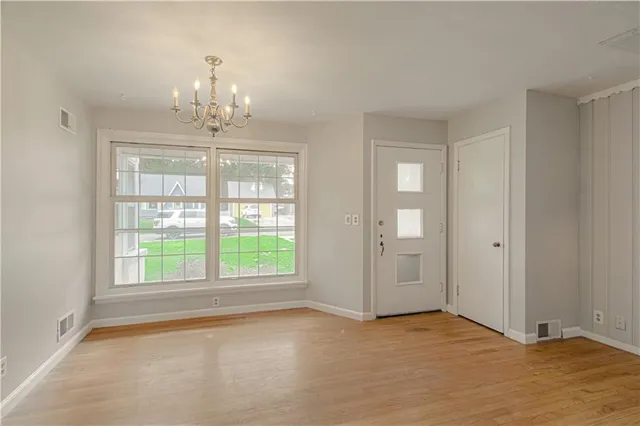 $159,900 | 2713 Windsor Avenue, Independence, MO 64052