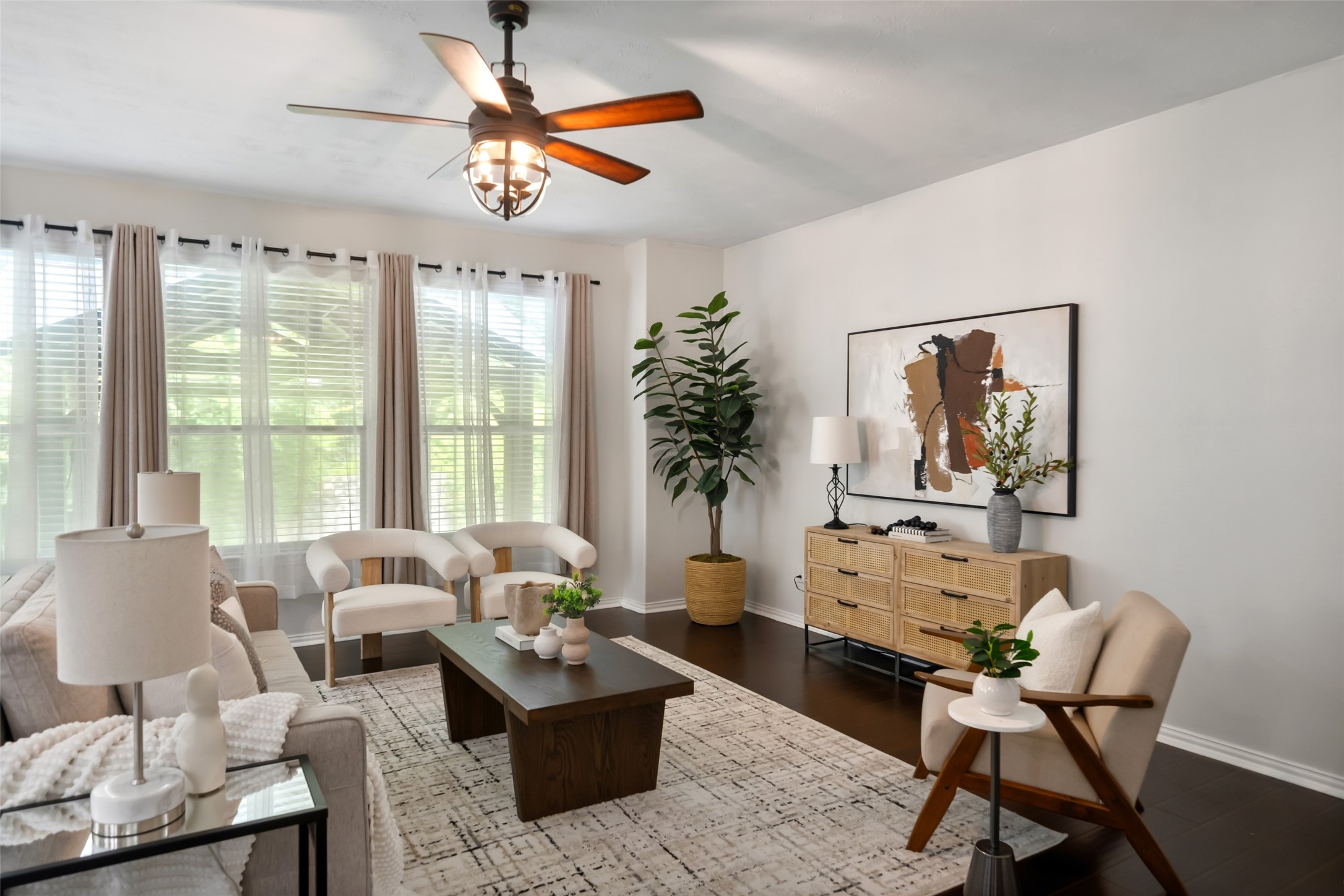 81 Palos Verde Conroe, TX 77304 - Photo 7 of 36 Living room