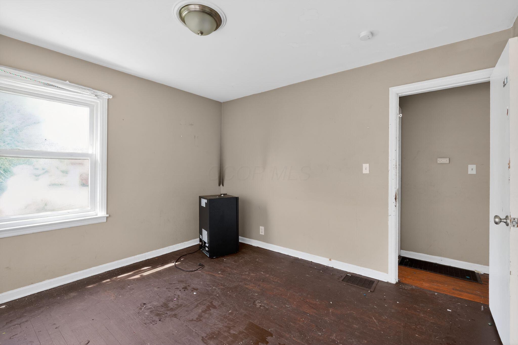 771 South Hampton Road Columbus, OH 43227 - Photo 9 of 33 10_771_S_Hampton_Rd_Columbus_OH_43227-Li