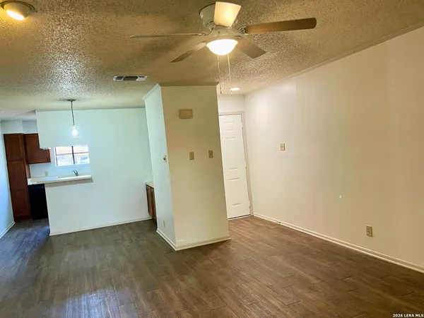 $1,250 | 4212 Medical Drive, Unit 1604, San Antonio, TX 78229