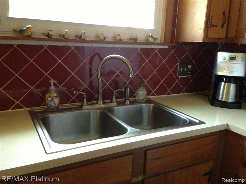 11363 Toma Road Pinckney, MI 48169 - Photo 8 of 21 Kitchen