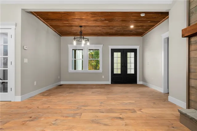 $945,000 | 369 Hunting House Road, Glocester, RI 02857