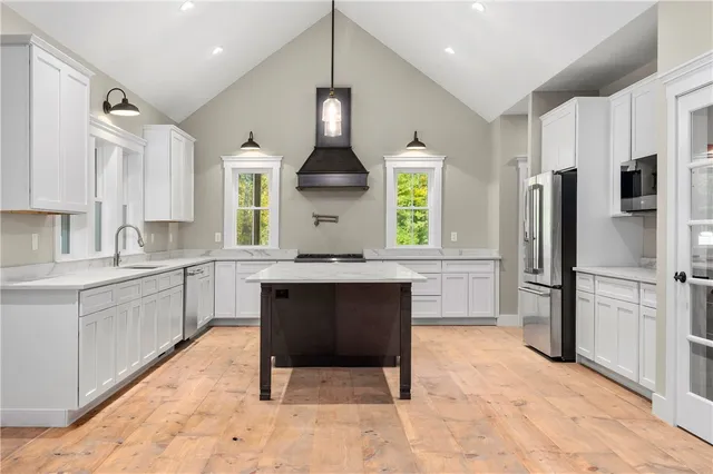 $945,000 | 369 Hunting House Road, Glocester, RI 02857