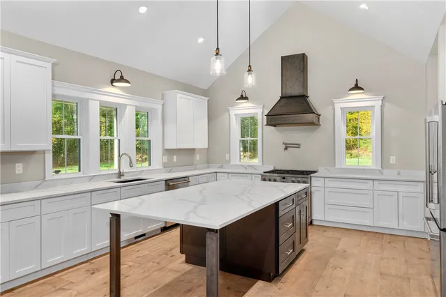 $945,000 | 369 Hunting House Road, Glocester, RI 02857