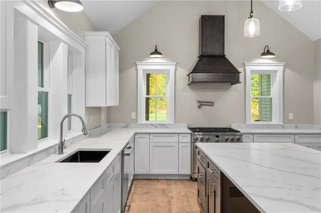 $945,000 | 369 Hunting House Road, Glocester, RI 02857