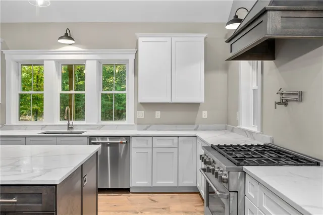 $945,000 | 369 Hunting House Road, Glocester, RI 02857