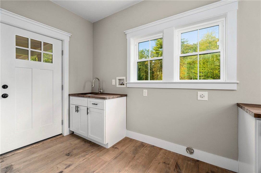 369 Hunting House Road Glocester, RI 02857 - Photo 26 of 47 Laundry/Mud Rooom