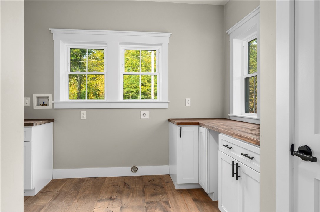 369 Hunting House Road Glocester, RI 02857 - Photo 27 of 47 Laundry/Mud Room