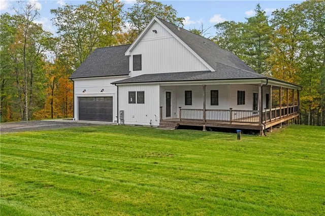 $945,000 | 369 Hunting House Road, Glocester, RI 02857