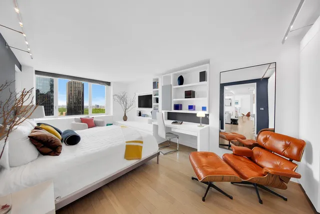 $2,800,000 | 322 West 57th Street, Unit 51M | Hell's Kitchen