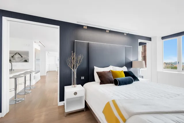 $2,800,000 | 322 West 57th Street, Unit 51M | Hell's Kitchen