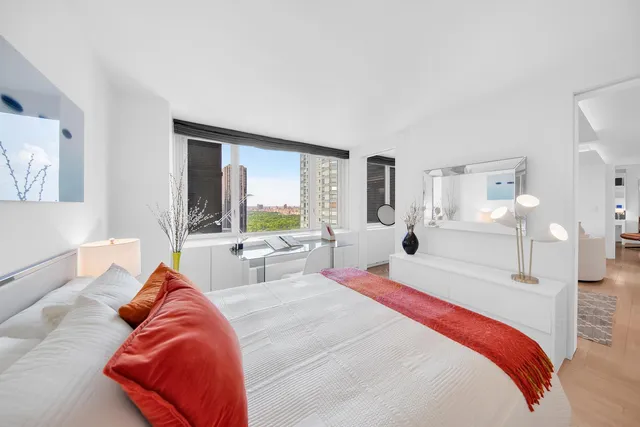 $2,800,000 | 322 West 57th Street, Unit 51M | Hell's Kitchen