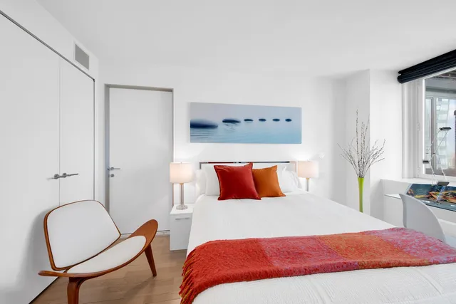 $2,800,000 | 322 West 57th Street, Unit 51M | Hell's Kitchen