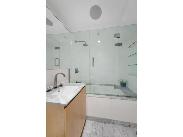 $2,800,000 | 322 West 57th Street, Unit 51M | Hell's Kitchen