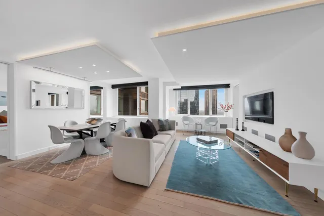$2,800,000 | 322 West 57th Street, Unit 51M | Hell's Kitchen