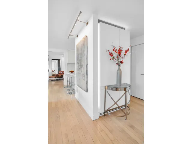 $2,800,000 | 322 West 57th Street, Unit 51M | Hell's Kitchen