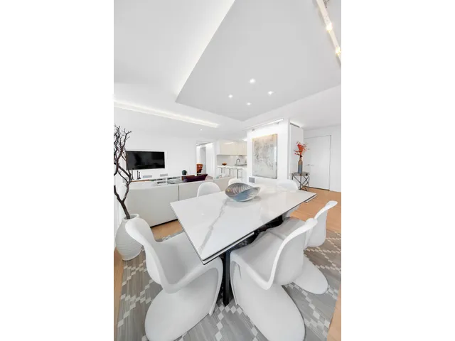 $2,800,000 | 322 West 57th Street, Unit 51M | Hell's Kitchen