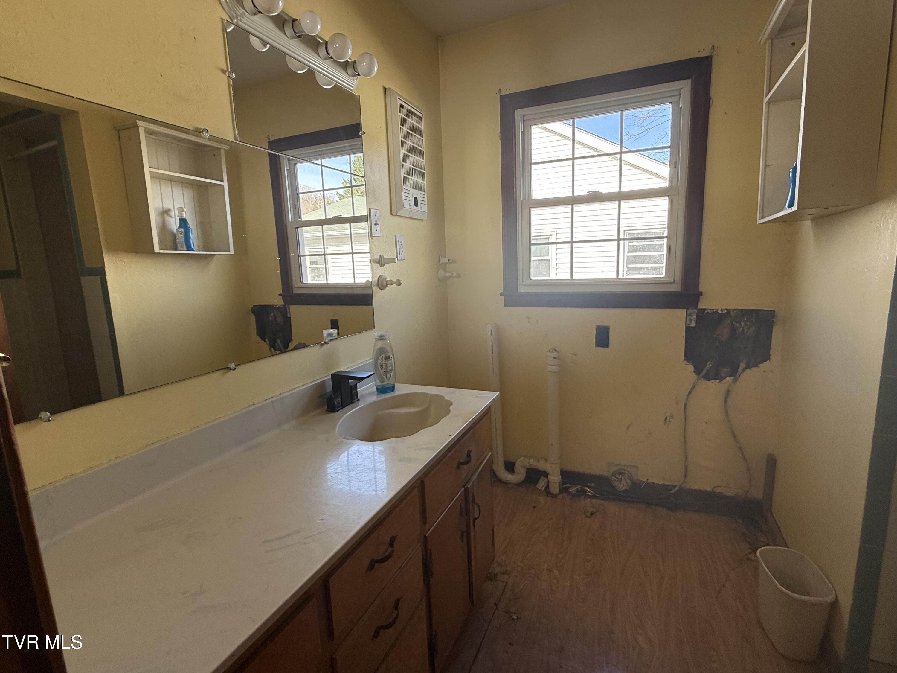 412 South Main Street Elizabethton, TN 37643 - Photo 11 of 22 IMG_0856