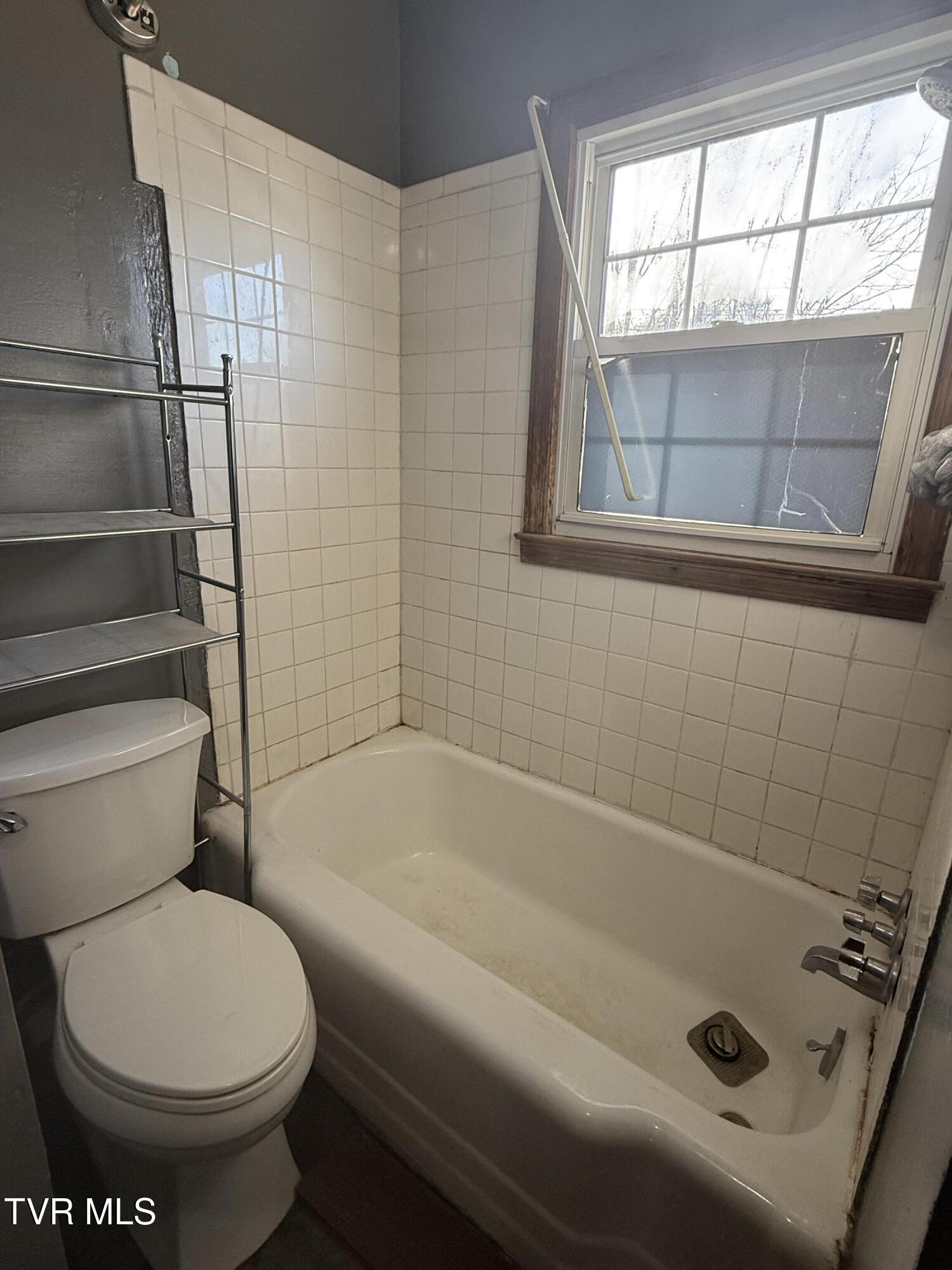 412 South Main Street Elizabethton, TN 37643 - Photo 16 of 22 IMG_0861