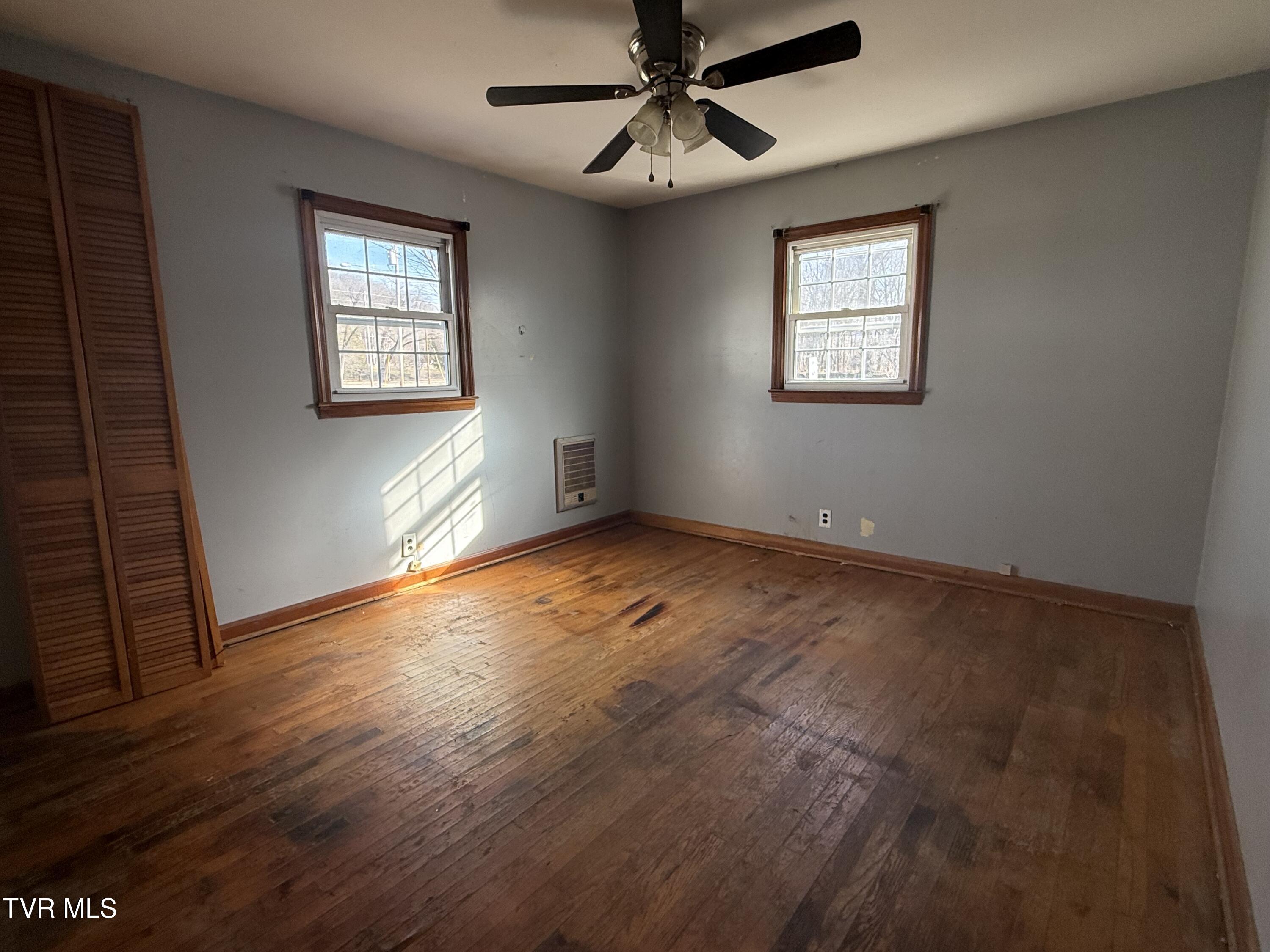 412 South Main Street Elizabethton, TN 37643 - Photo 17 of 22 IMG_0862