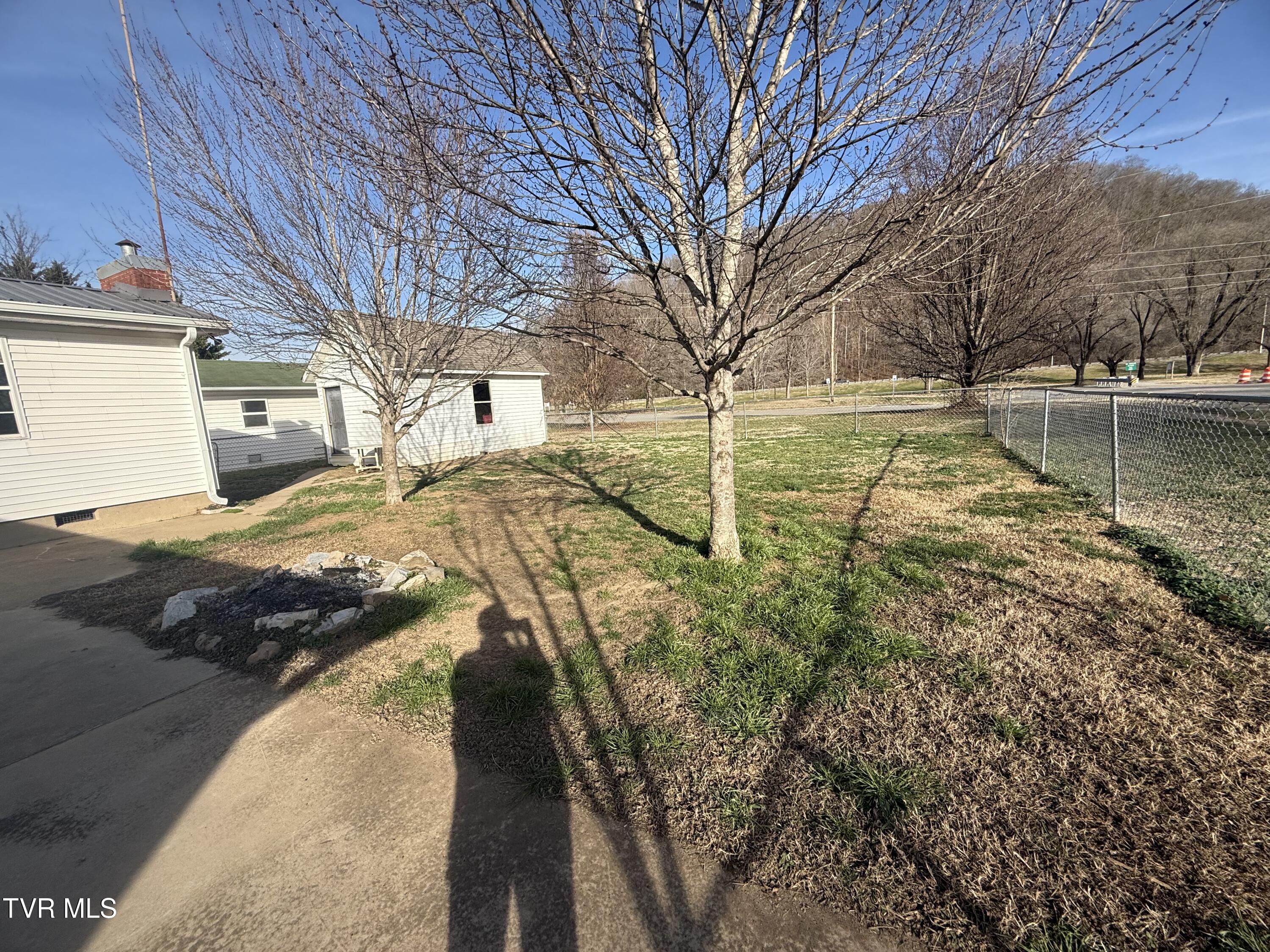 412 South Main Street Elizabethton, TN 37643 - Photo 4 of 22 IMG_0868