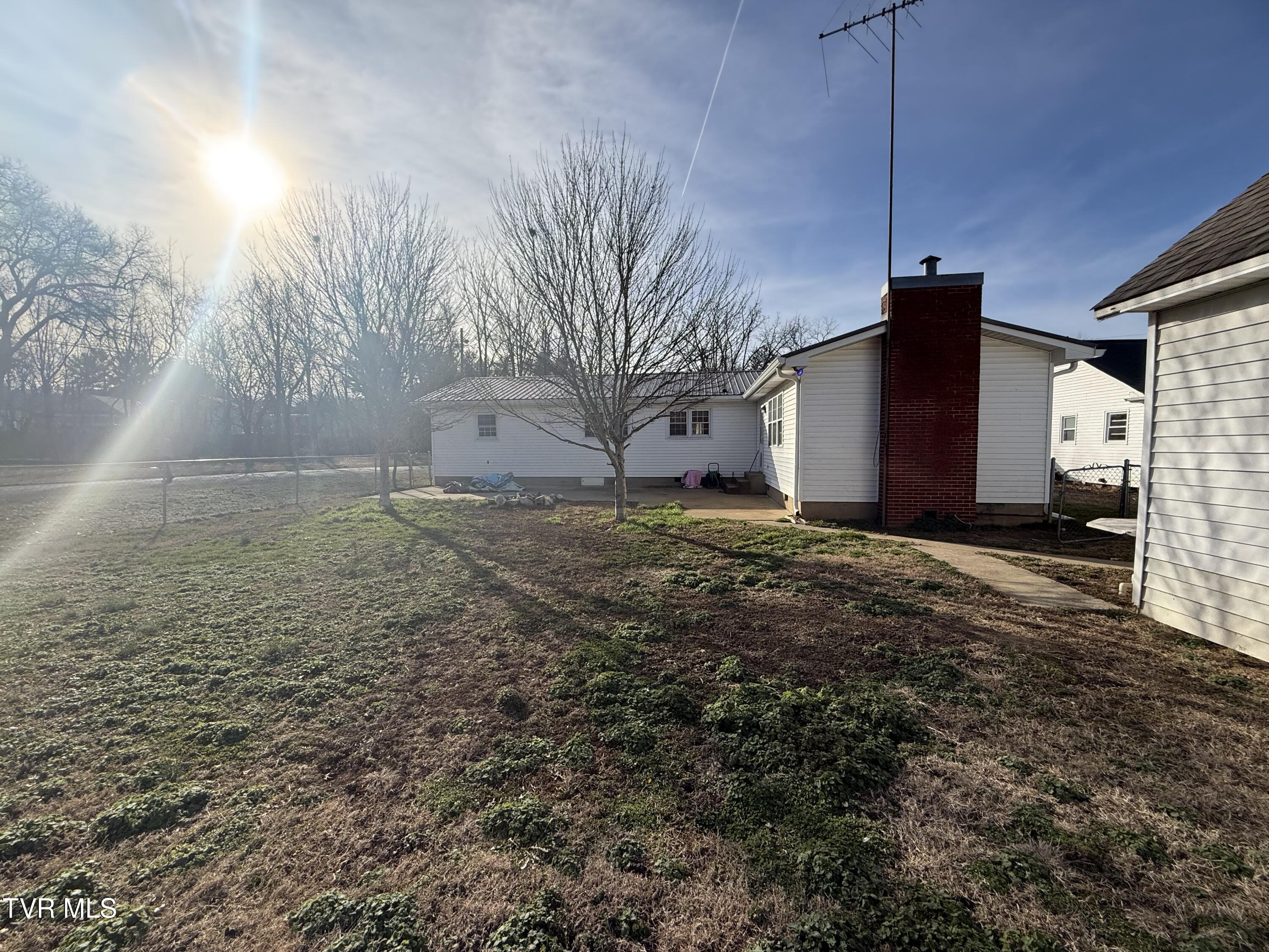 412 South Main Street Elizabethton, TN 37643 - Photo 5 of 22 IMG_0869