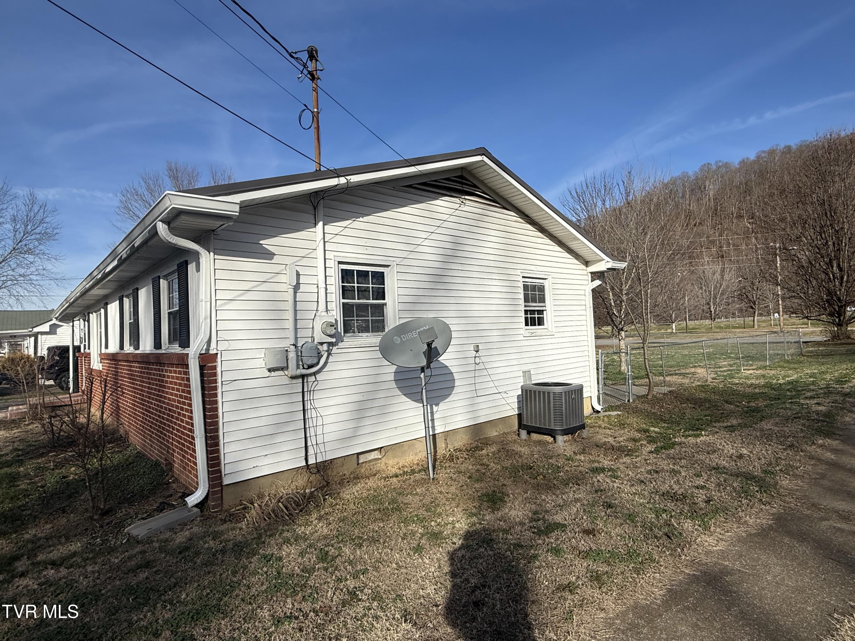 412 South Main Street Elizabethton, TN 37643 - Photo 6 of 22 IMG_0866