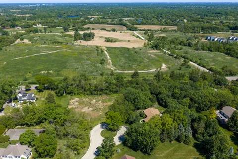 $250,000 | 1 High Point Circle, Hawthorn Woods, IL 60047