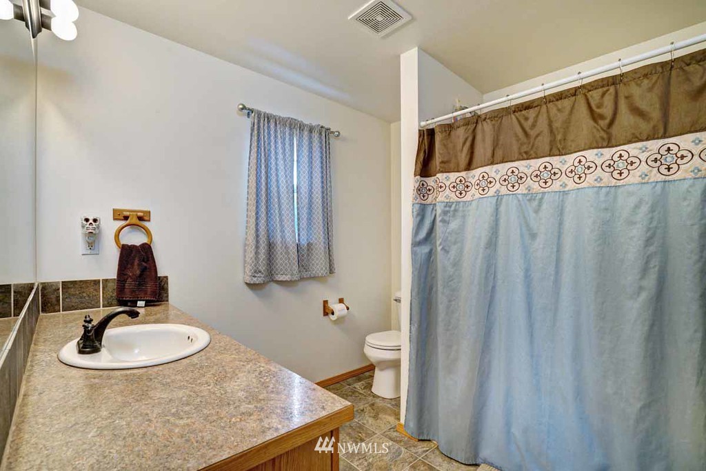 7210 191st Avenue Southwest Rochester, WA 98579 - Photo 14 of 22