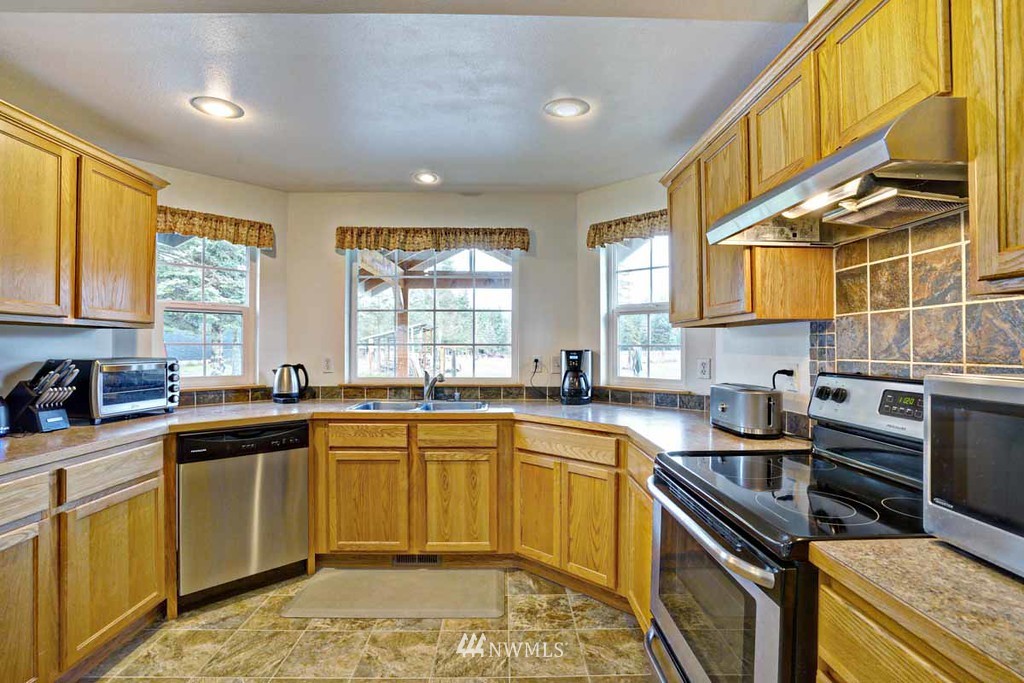 7210 191st Avenue Southwest Rochester, WA 98579 - Photo 8 of 22