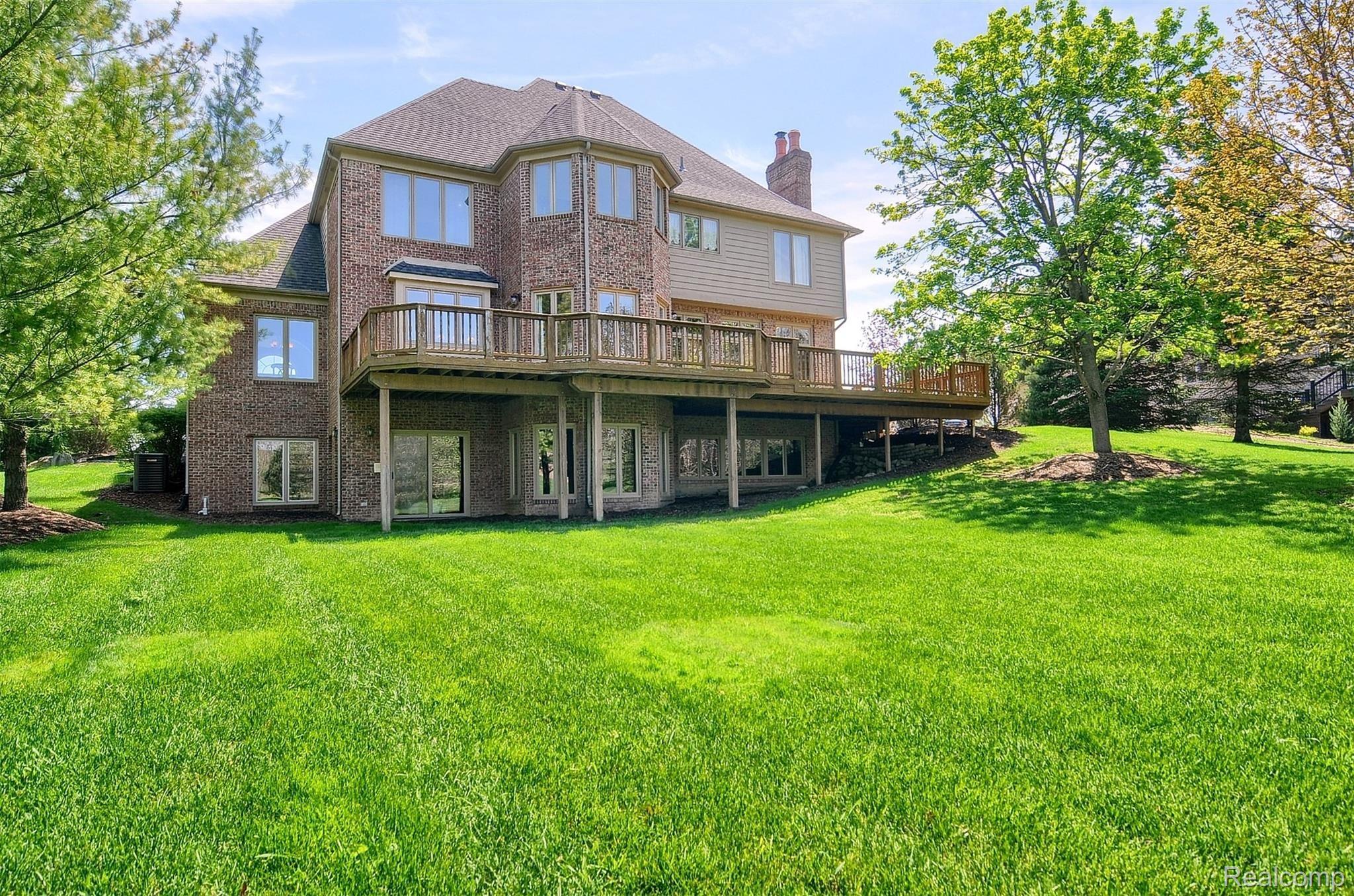 4049 Oak Tree Circle Rochester, MI 48306 - Photo 35 of 38 35-Rear 2nd View.jpg