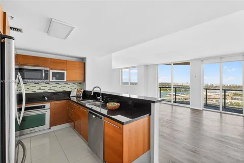 $800,000 | 244 Biscayne Boulevard, Unit 3702, Miami, FL 33132