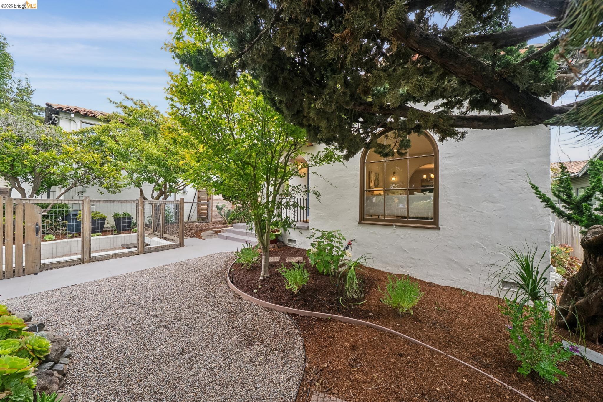 1246 Hopkins Street Berkeley, CA 94702 - Photo 7 of 68