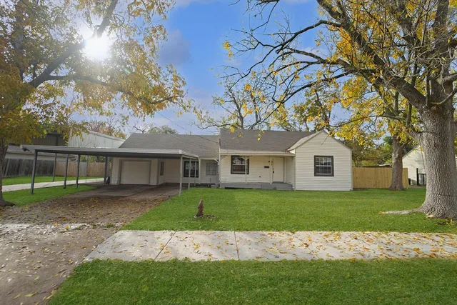 $2,100 | 214 East 1st Street, Deer Park, TX 77536