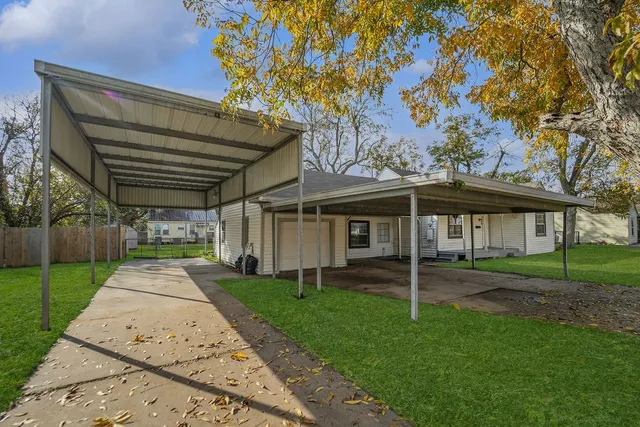 $2,100 | 214 East 1st Street, Deer Park, TX 77536