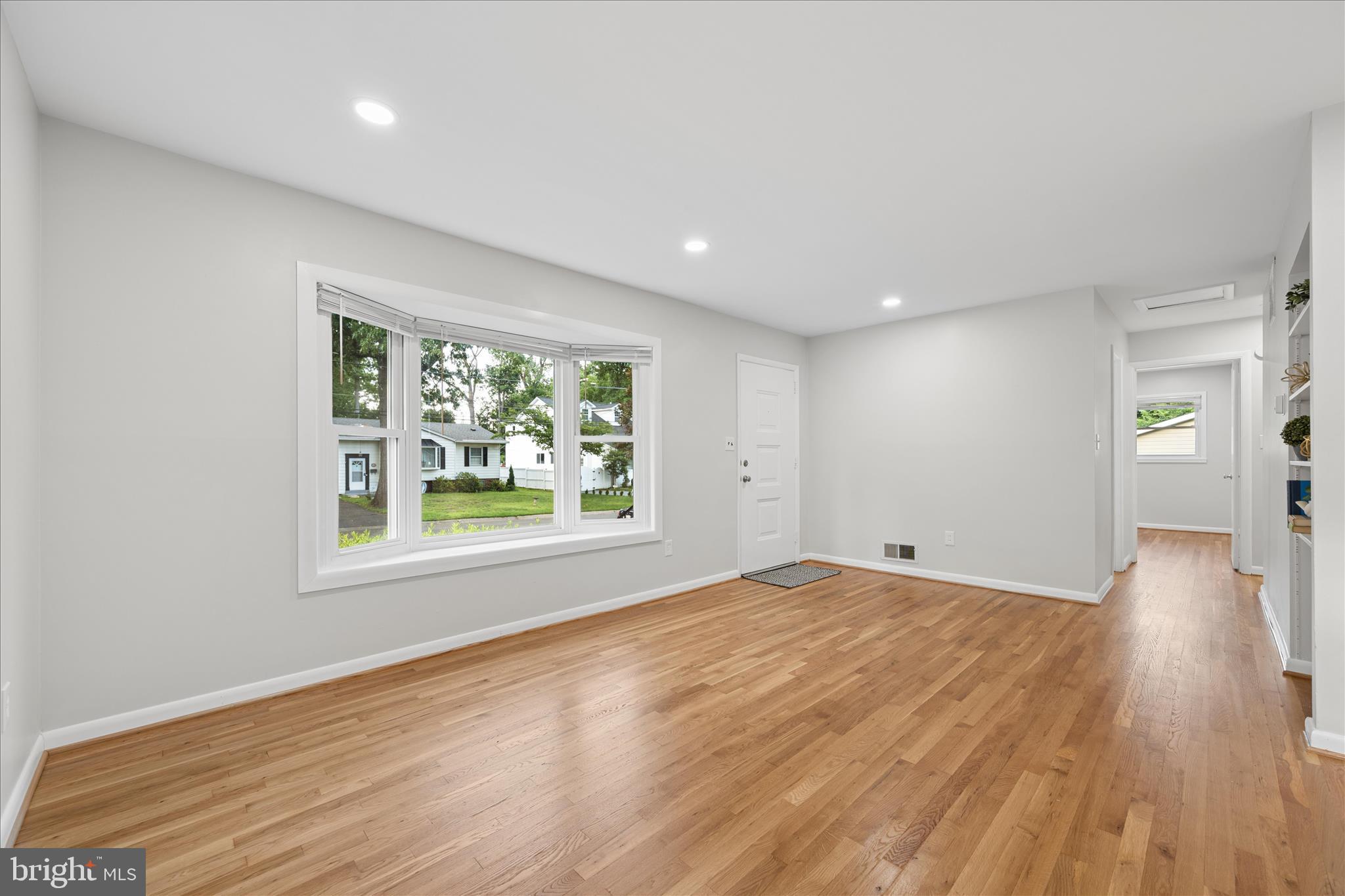 115 Woodland Road Gaithersburg, MD 20877 - Photo 5 of 40 Bay Window for Plenty of Natural Light