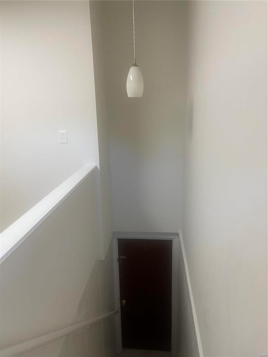 4323 Robbins Mill Road Florissant, MO 63034 - Photo 11 of 25