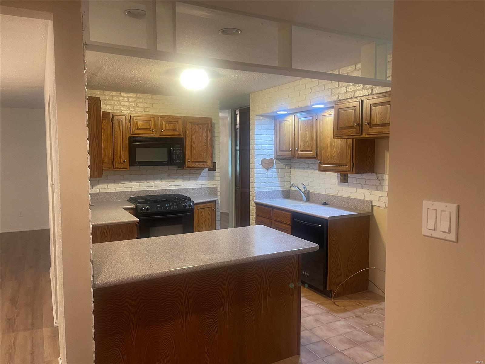 4323 Robbins Mill Road Florissant, MO 63034 - Photo 3 of 25