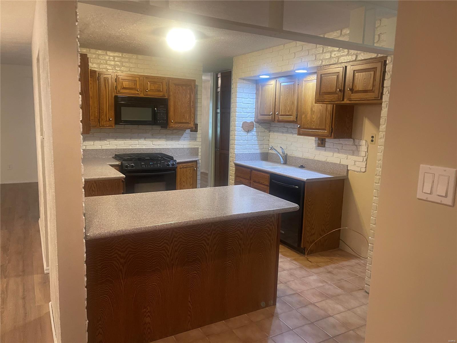 4323 Robbins Mill Road Florissant, MO 63034 - Photo 4 of 25