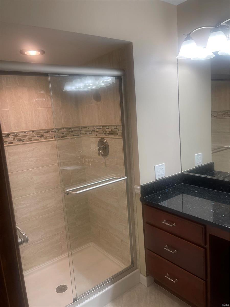 4323 Robbins Mill Road Florissant, MO 63034 - Photo 5 of 25