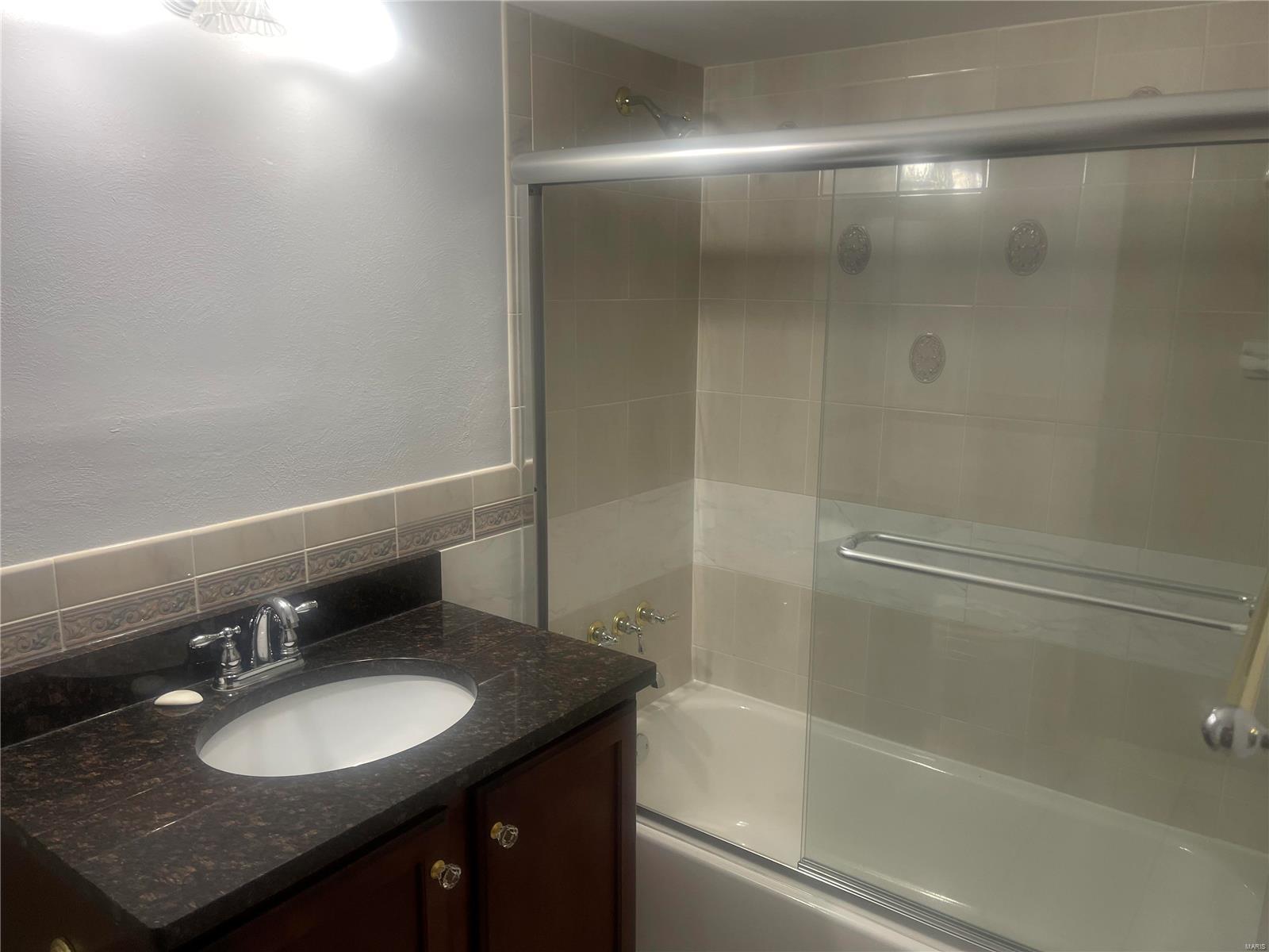 4323 Robbins Mill Road Florissant, MO 63034 - Photo 10 of 25