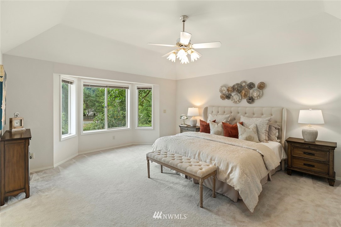 21140 Southeast May Valley Road Issaquah, WA 98027 - Photo 11 of 32 Gallery Image 11