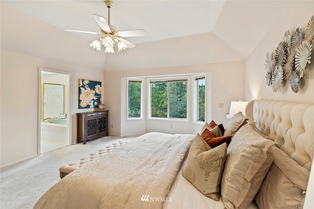 21140 Southeast May Valley Road Issaquah, WA 98027 - Photo 12 of 32 Gallery Image 12